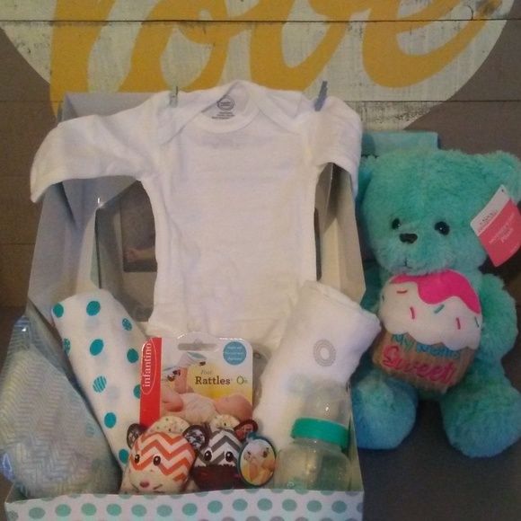 Gender Neutral Gift Set - Picture 5 of 6